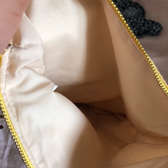 Folding pineapple clutch 🍍 - Picture 2 of 4